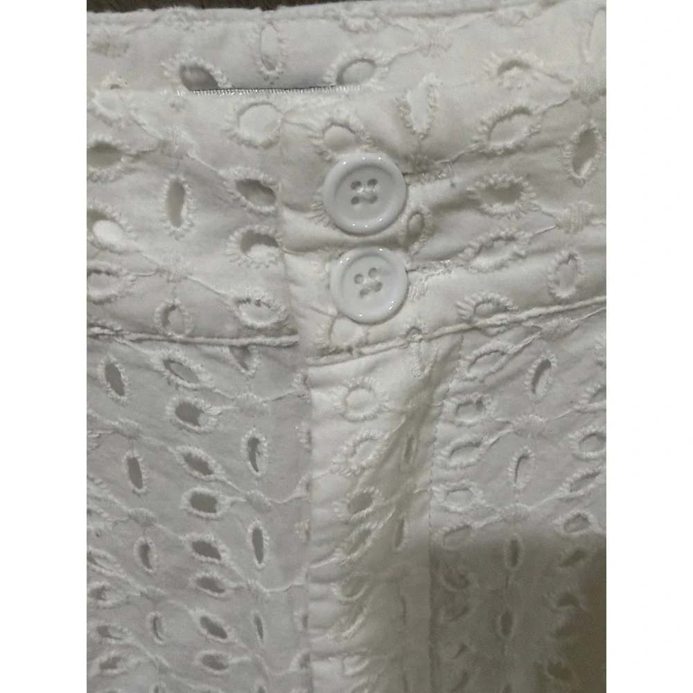 Unique Vintage Eyelet Shorts Small (4) White Flat Front Lined Beach Cotton